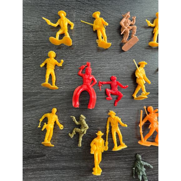 Vintage 1960s Lot Of Cowboys And Indians Plastic Figurines Army Military Western - Picture 4 of 7
